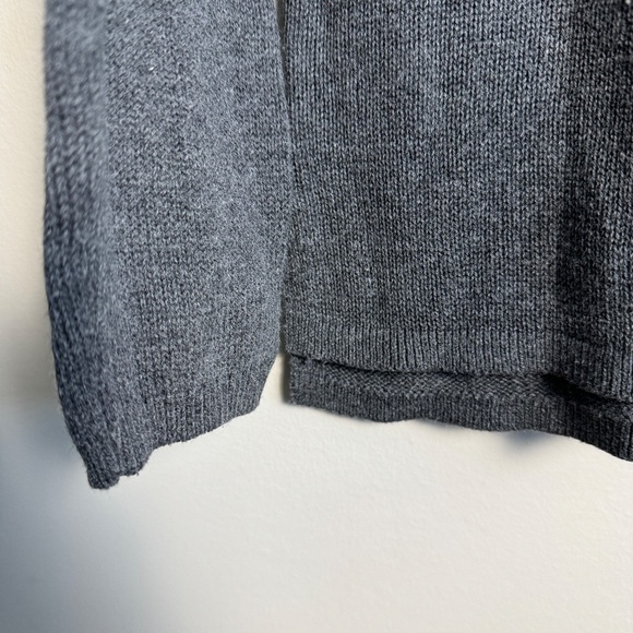 Old Navy‎ Women's Gray Long Sleeve Knit Lightweight Sweater Medium Rolled Neck - Picture 2 of 12